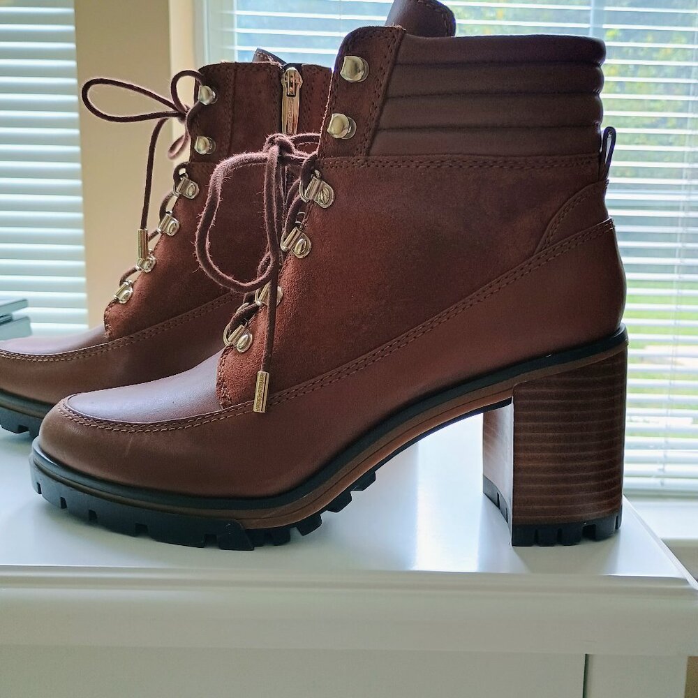 VINCE CAMUTO LACE UP HEELED LEATHER HIKER BOOTS-COCOA BISCUIT-SIZE 9M-BRAND NEW